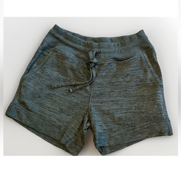 90 Degree By Reflex Pants - Women’s 90 Degree Green Shorts With Pockets. Small 
4” inseam
